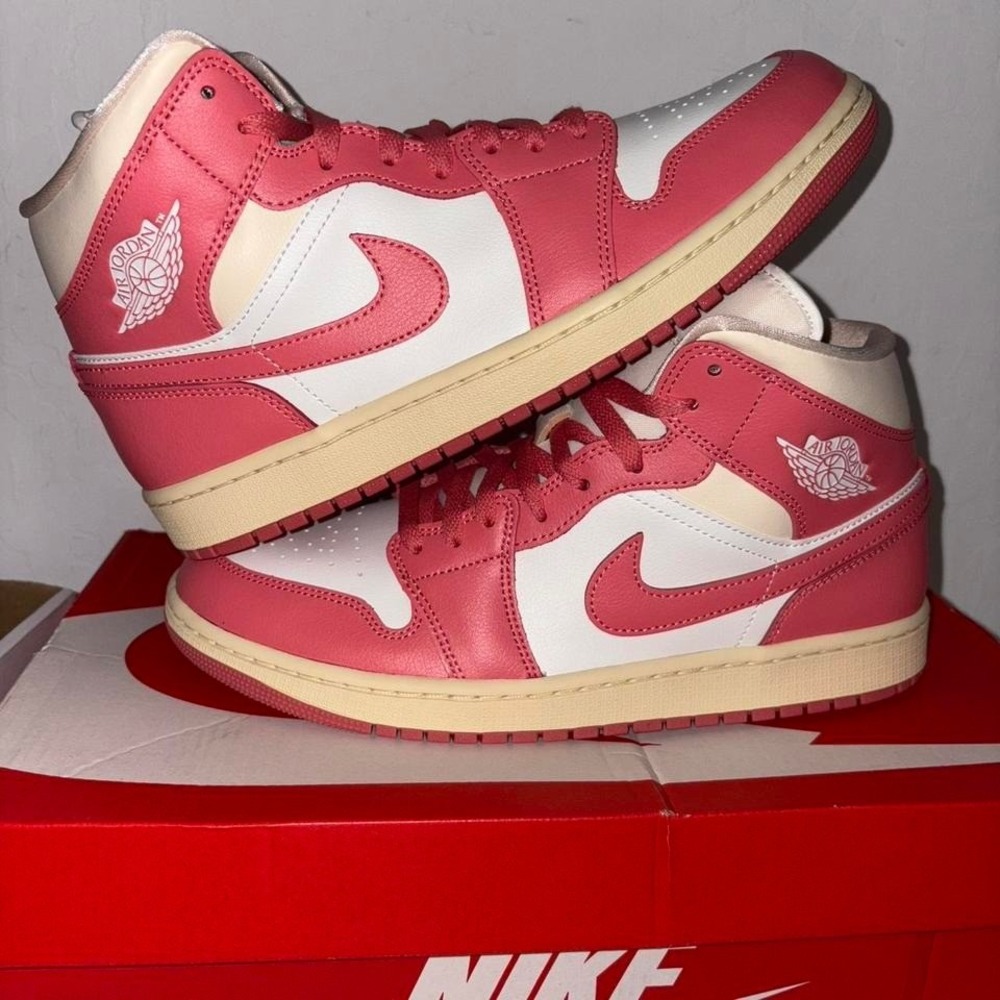 Air Jordan 1 Mid WMNS "Sail / Pink Salt / Guava Ice"